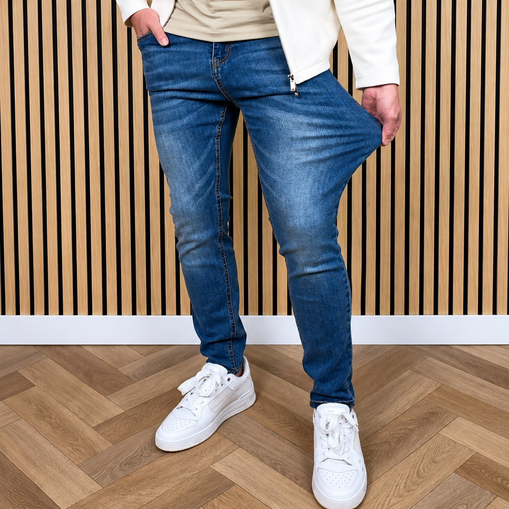 Eén broek voor kantoor, borrel en bank
